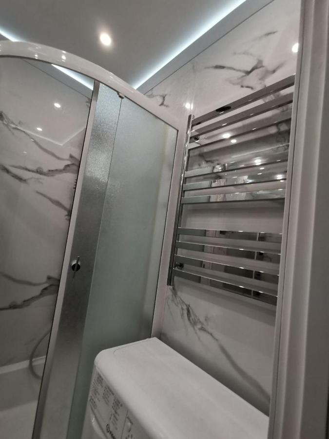 Видовая 25: Panoramic High-Rise Retreat Kyiv Exterior photo